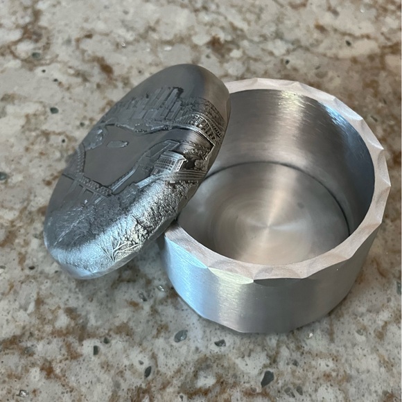Pittsburgh Skyline trinket box - Wendell August forged/hammered aluminum - Picture 3 of 7
